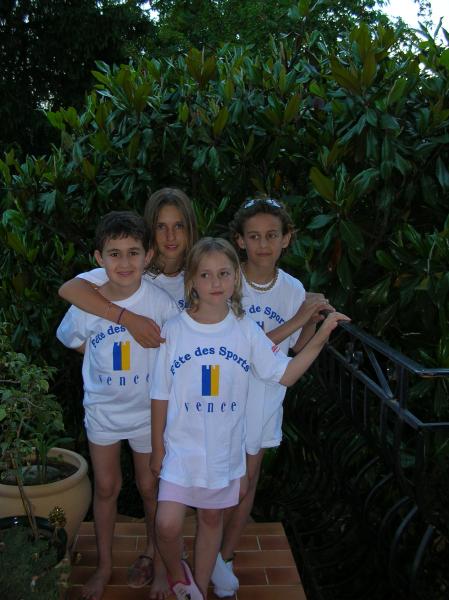 marie,adrien,charlotte et moi avec le t-shirt vence
