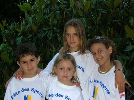 marie,adrien,charlotte et moi avec le t-shirt vence 4