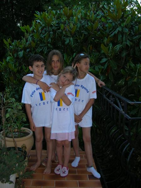 marie,adrien,charlotteet moi avec les t-shirts vence 2